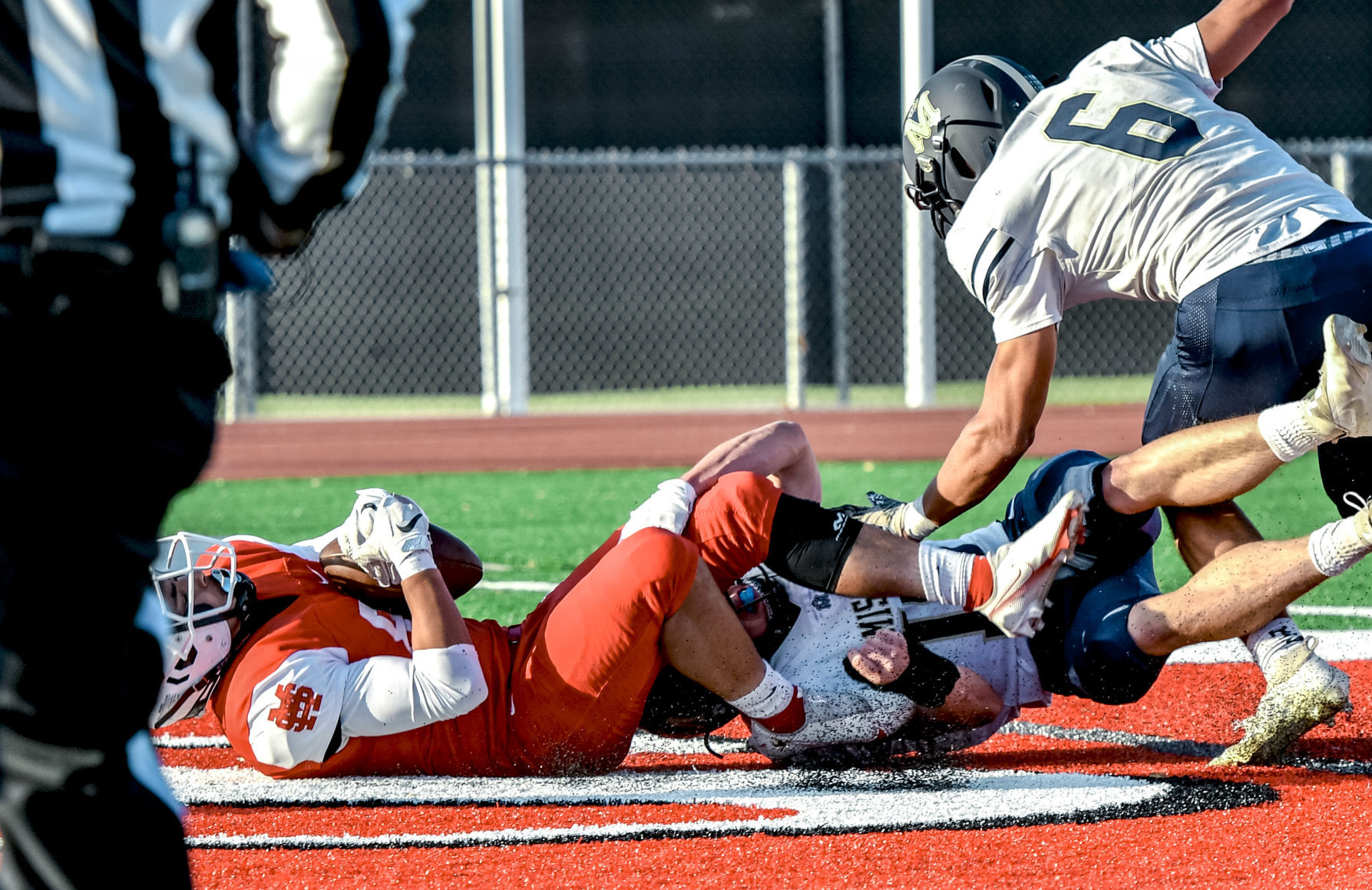 040921 MP SM football 03.JPG